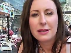 Highheeled brit eats vag