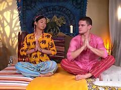 Thai Masseuse Bangs Her Client