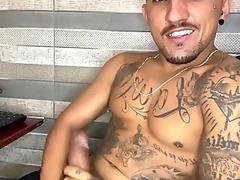 Pauzudo em a&ccedil_&atilde_o