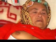 OmaPass Sexy grannies masturbating her hairy puss