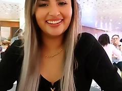 Haide Unique y Erick Farjeat jugando en plaza pú_blica con vibrador de de control remoto, OF @erickfarjeat